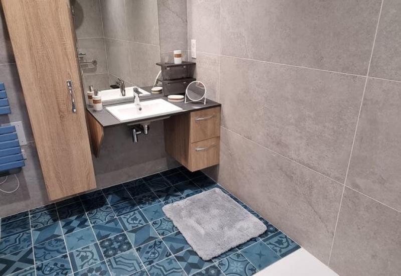 Chambre 1 Surfer - équipée d'une salle d'eau avec douche et WC PMR