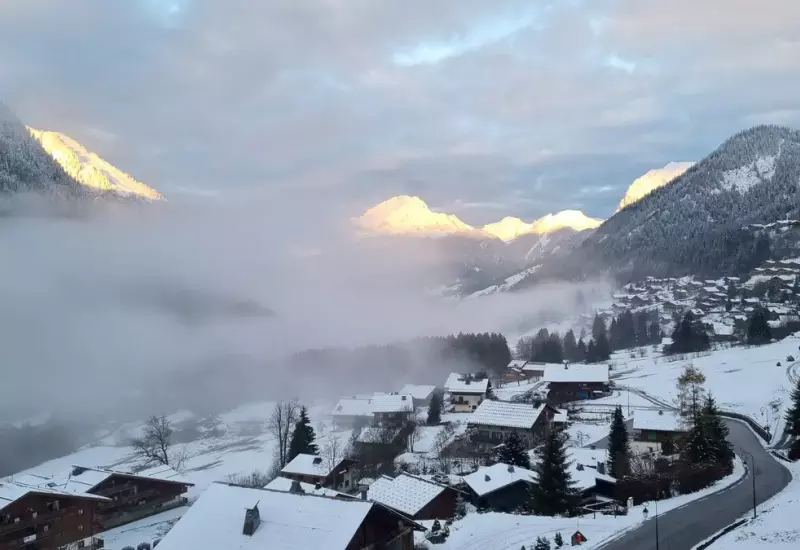 Châtel au lever du jour